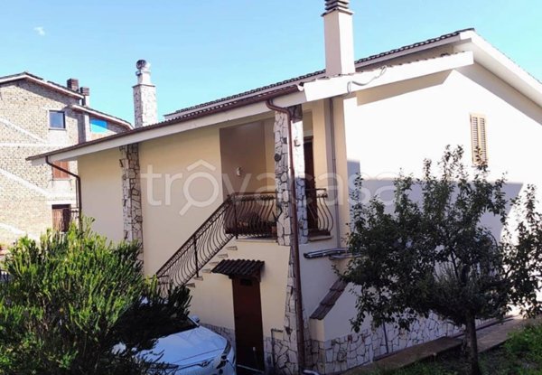 casa indipendente in vendita a Roviano