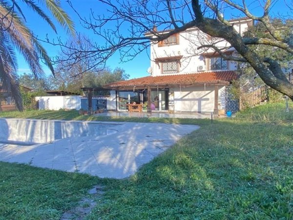 casa indipendente in vendita a Sacrofano in zona Borgo Pineto