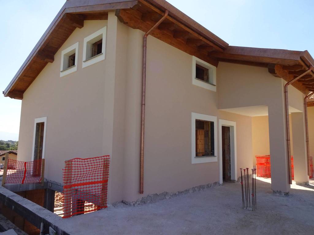 casa indipendente in vendita a Sacrofano in zona Monte Caminetto