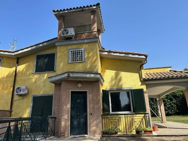 casa indipendente in vendita a Sacrofano in zona Monte Caminetto