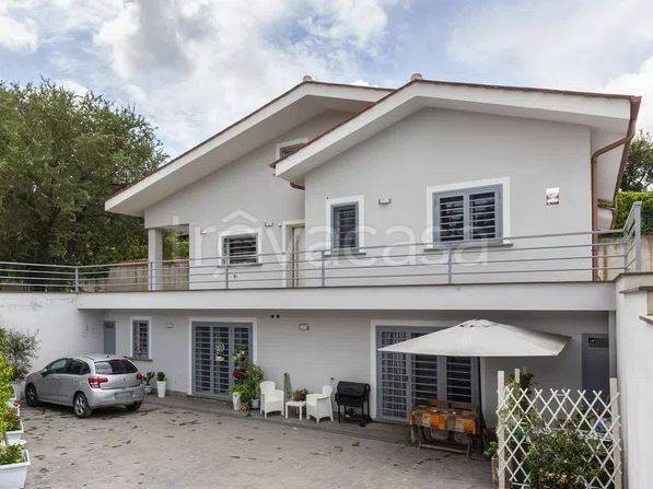 casa indipendente in vendita a Sacrofano in zona Monte Caminetto