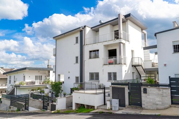 appartamento in vendita a Sacrofano in zona Monte Caminetto