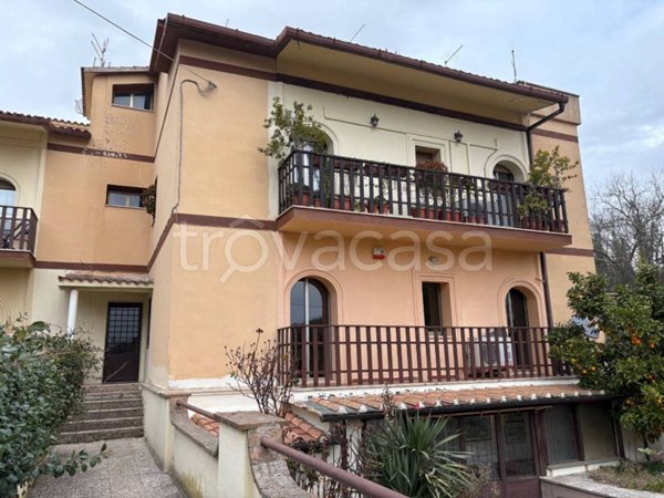 appartamento in vendita a Sacrofano in zona Monte Caminetto
