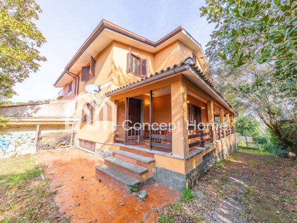casa indipendente in vendita a Sacrofano in zona Monte Caminetto