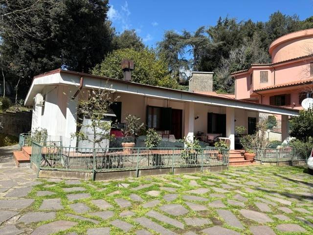 casa indipendente in vendita a Sacrofano in zona Petruscheto