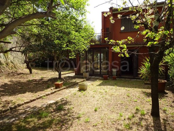 casa indipendente in vendita a Sacrofano in zona Guado Tufo