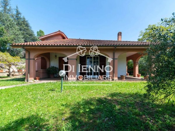 casa indipendente in vendita a Sacrofano in zona Monte Caminetto