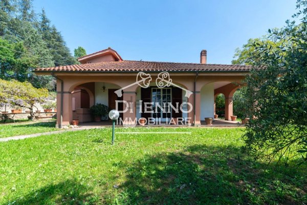 casa indipendente in vendita a Sacrofano in zona Monte Caminetto