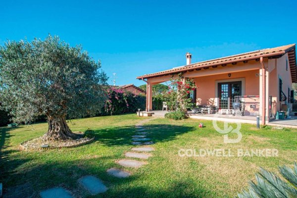 casa indipendente in vendita a Sacrofano in zona Borgo Pineto