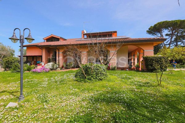 casa indipendente in vendita a Sacrofano in zona Monte Caminetto