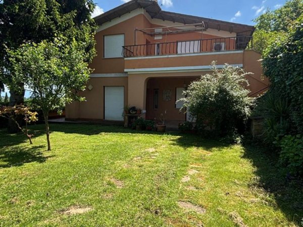 casa indipendente in vendita a Sacrofano in zona Monte Caminetto