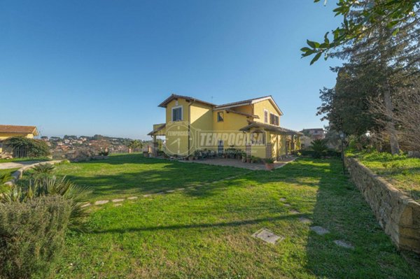 casa indipendente in vendita a Sacrofano in zona Monte Caminetto