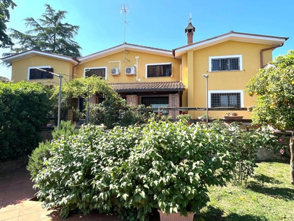 casa indipendente in vendita a Sacrofano in zona Monte Caminetto