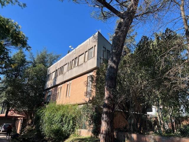appartamento in vendita a Sacrofano in zona Monte Caminetto