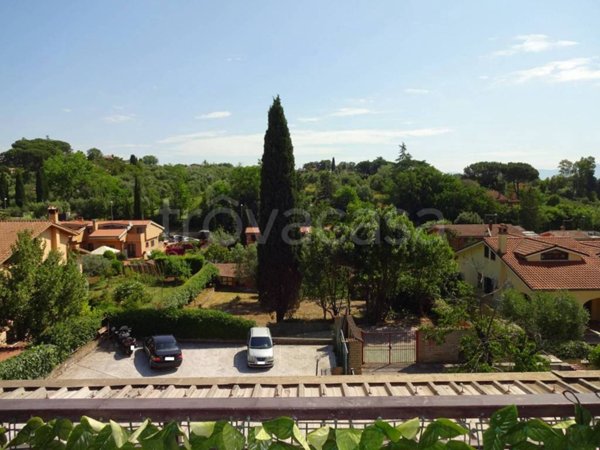 appartamento in vendita a Sacrofano in zona Monte Caminetto
