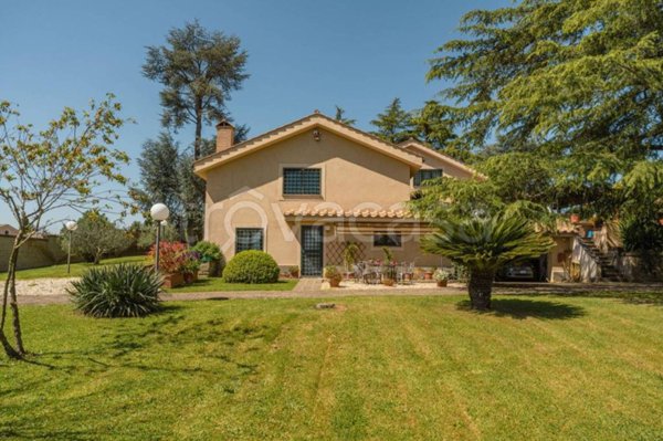 casa indipendente in vendita a Sacrofano in zona Monte Caminetto