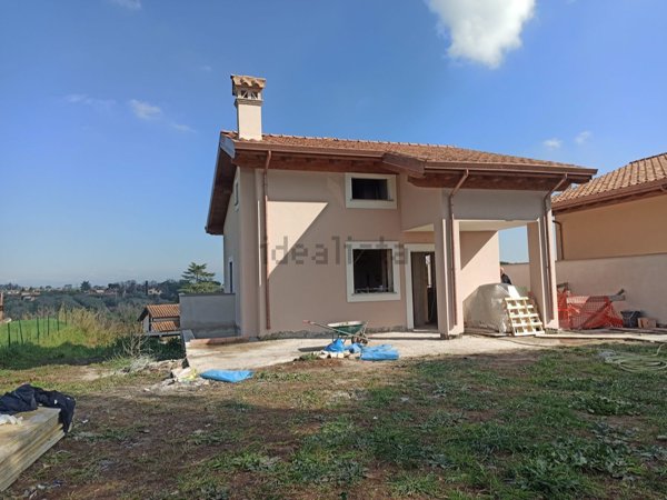 casa indipendente in vendita a Sacrofano in zona Monte Caminetto