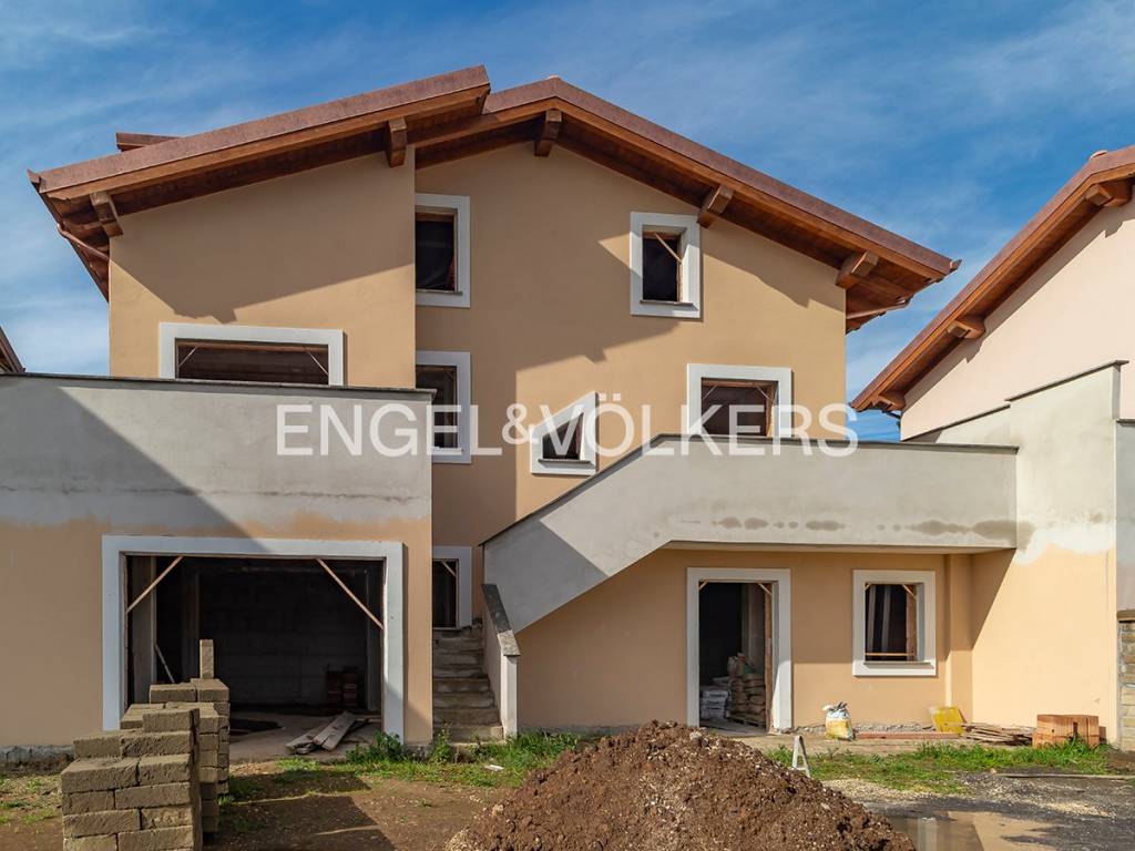 casa indipendente in vendita a Sacrofano in zona Monte Caminetto