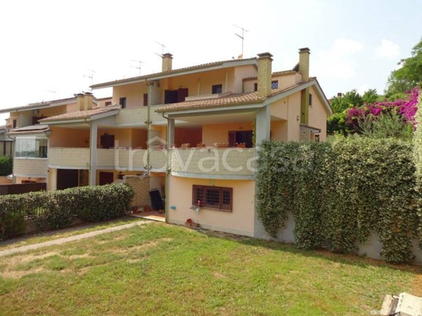 casa indipendente in vendita a Sacrofano in zona Guado Tufo