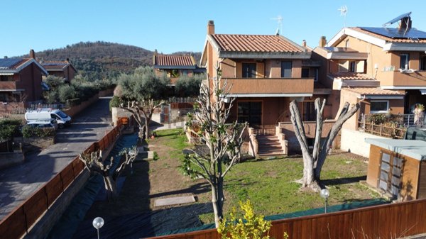 casa indipendente in vendita a Sacrofano