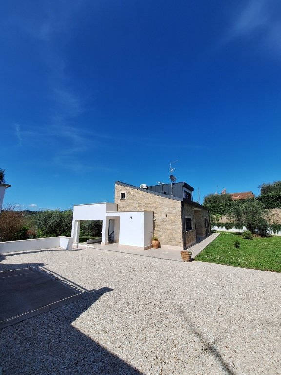 casa indipendente in vendita a Sacrofano in zona Borgo Pineto