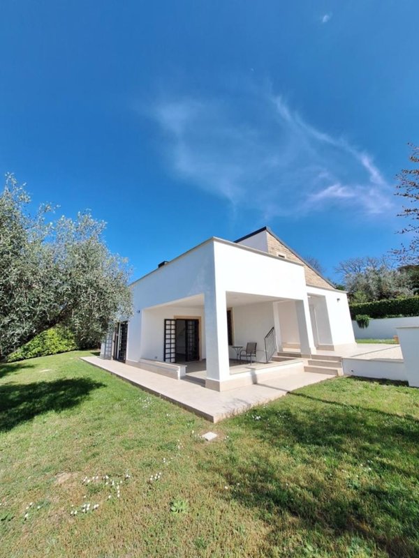 casa indipendente in vendita a Sacrofano in zona Borgo Pineto