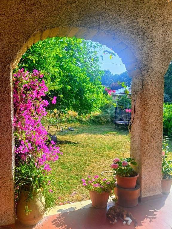 casa indipendente in vendita a Sacrofano in zona Petruscheto