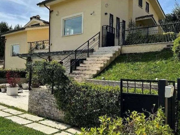 appartamento in vendita a Sacrofano in zona Monte Caminetto