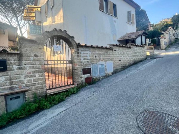 casa indipendente in vendita a Sacrofano in zona Monte Caminetto