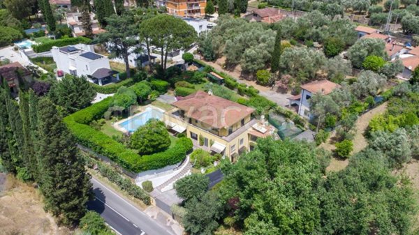 casa indipendente in vendita a Sacrofano in zona Monte Caminetto