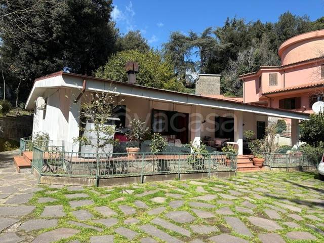 casa indipendente in vendita a Sacrofano in zona Petruscheto