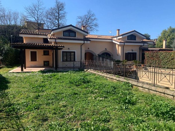 casa indipendente in vendita a Sacrofano