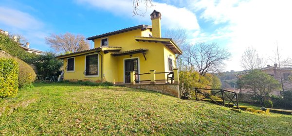 villa in vendita a Sacrofano in zona Monte Caminetto