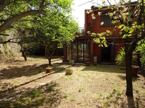 casa indipendente in vendita a Sacrofano in zona Guado Tufo