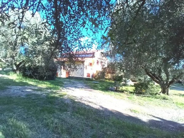 casa indipendente in vendita a Sacrofano in zona Borgo Pineto