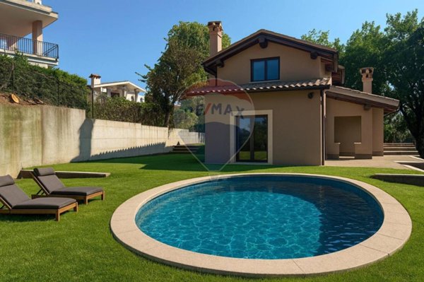 casa indipendente in vendita a Sacrofano in zona Monte Caminetto