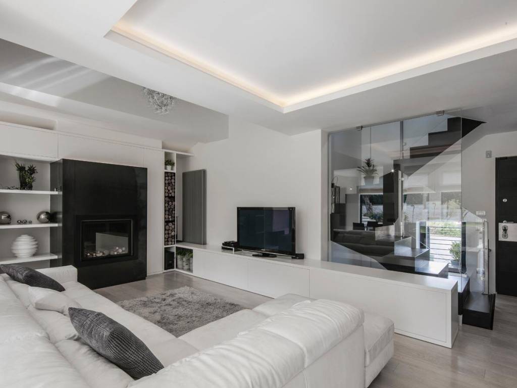 casa indipendente in vendita a Sacrofano in zona Monte Caminetto