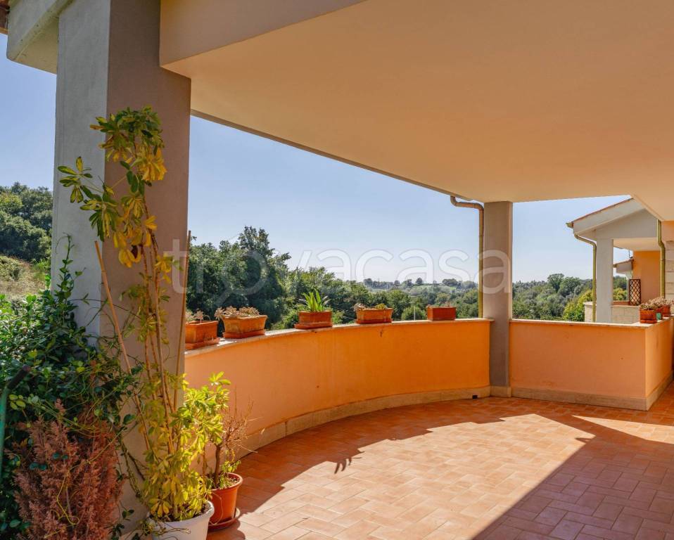 casa indipendente in vendita a Sacrofano in zona Guado Tufo