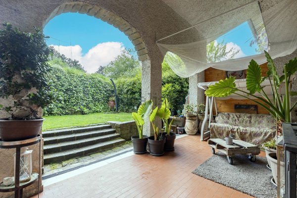 casa indipendente in vendita a Sacrofano in zona Petruscheto