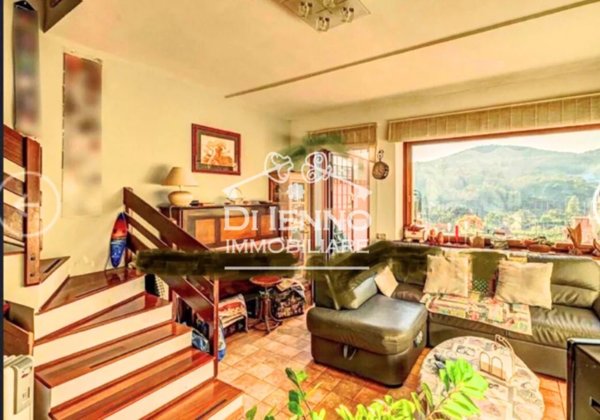 casa indipendente in vendita a Sacrofano in zona Santa Maria