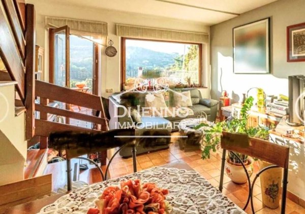 casa indipendente in vendita a Sacrofano in zona Santa Maria