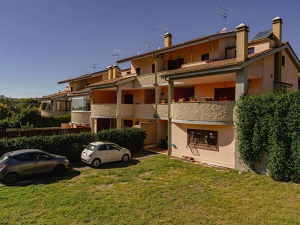 casa indipendente in vendita a Sacrofano in zona Guado Tufo