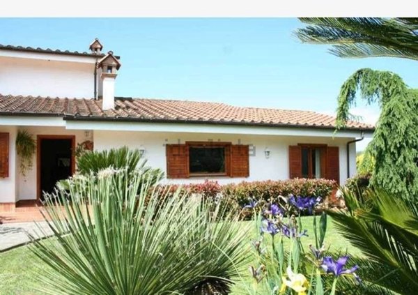 casa indipendente in vendita a Sacrofano in zona Borgo Pineto