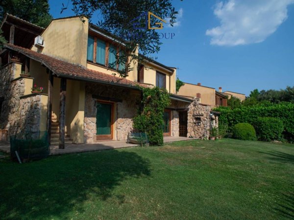 casa indipendente in vendita a Sacrofano