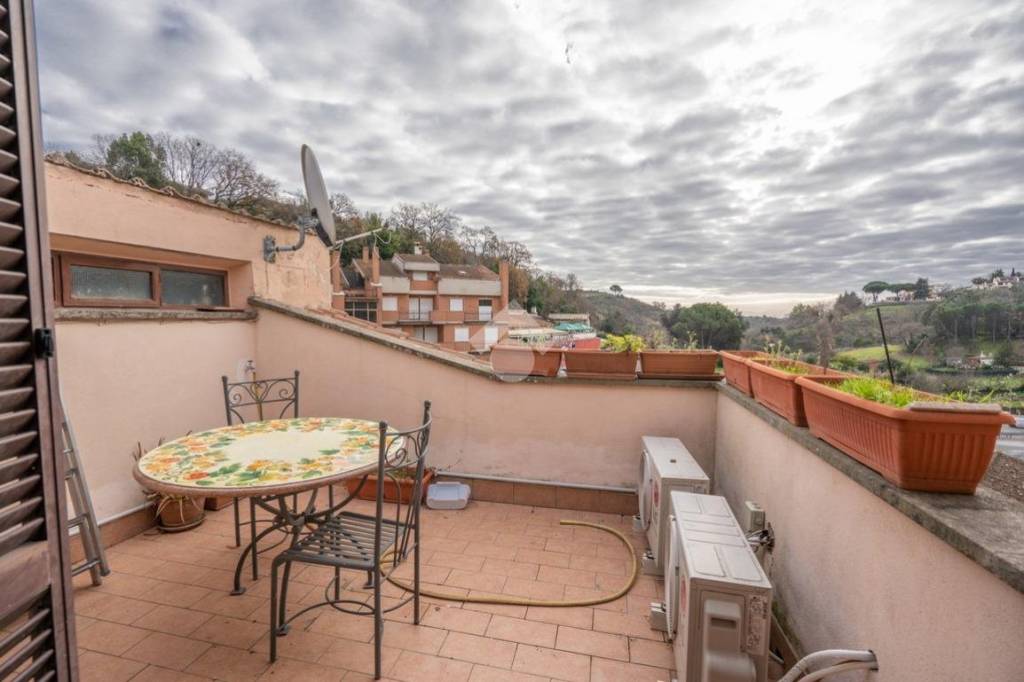 appartamento in vendita a Sacrofano in zona Santa Maria