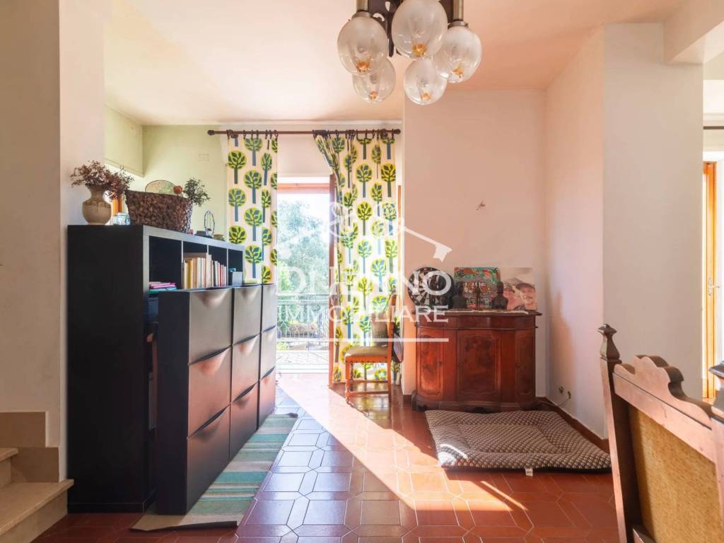 casa indipendente in vendita a Sacrofano in zona Monte Caminetto