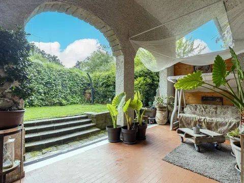 casa indipendente in vendita a Sacrofano in zona Petruscheto