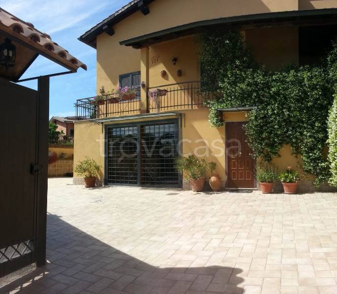 casa indipendente in vendita a Sacrofano