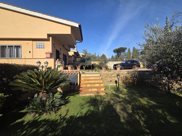 casa indipendente in vendita a Sacrofano