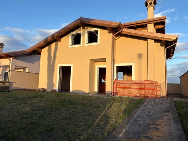casa indipendente in vendita a Sacrofano in zona Monte Caminetto